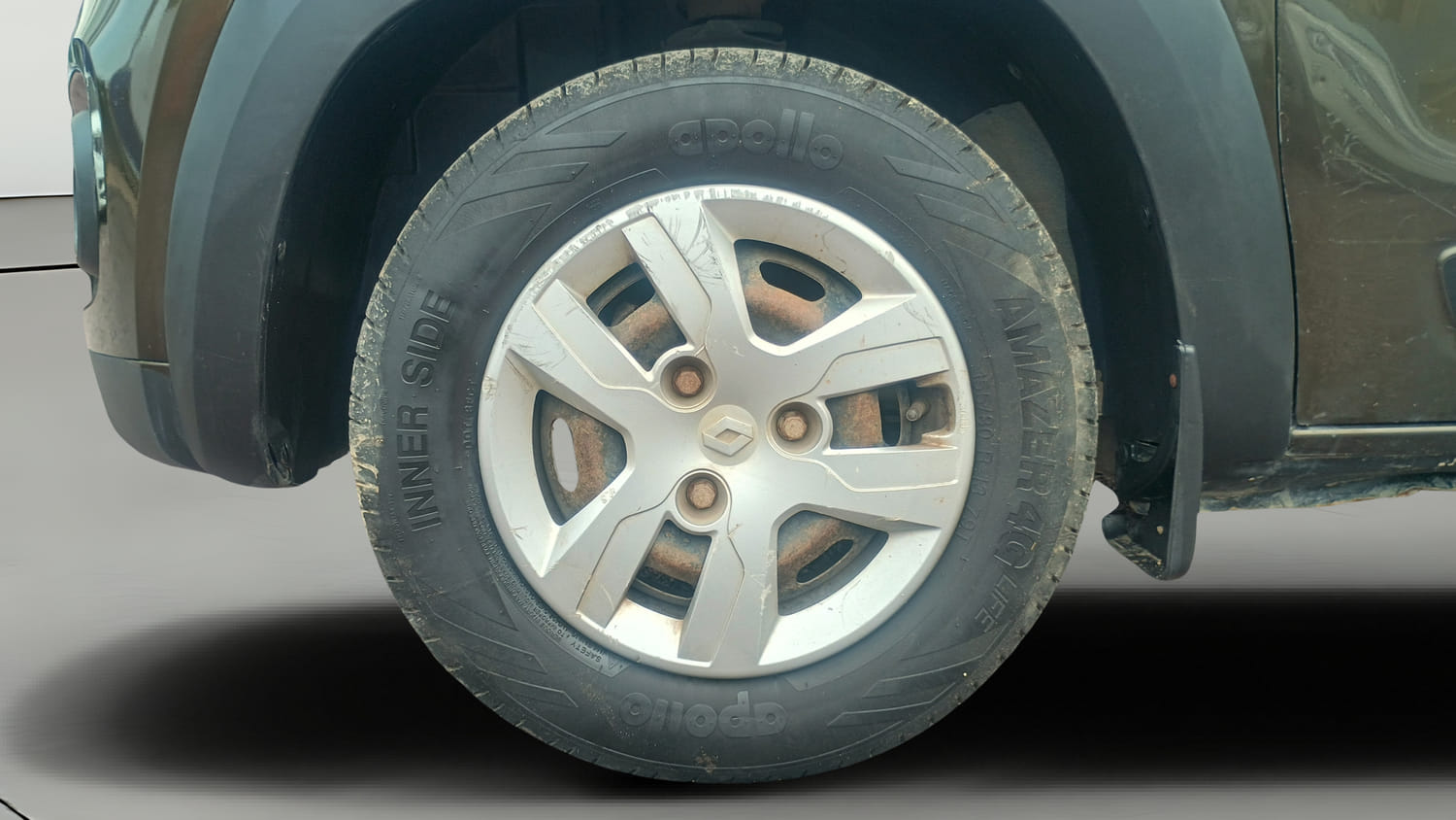 Used 2019 Renault Kwid RXT Opt Petrol Manual tyres LEFT FRONT TYRE RIM VIEW