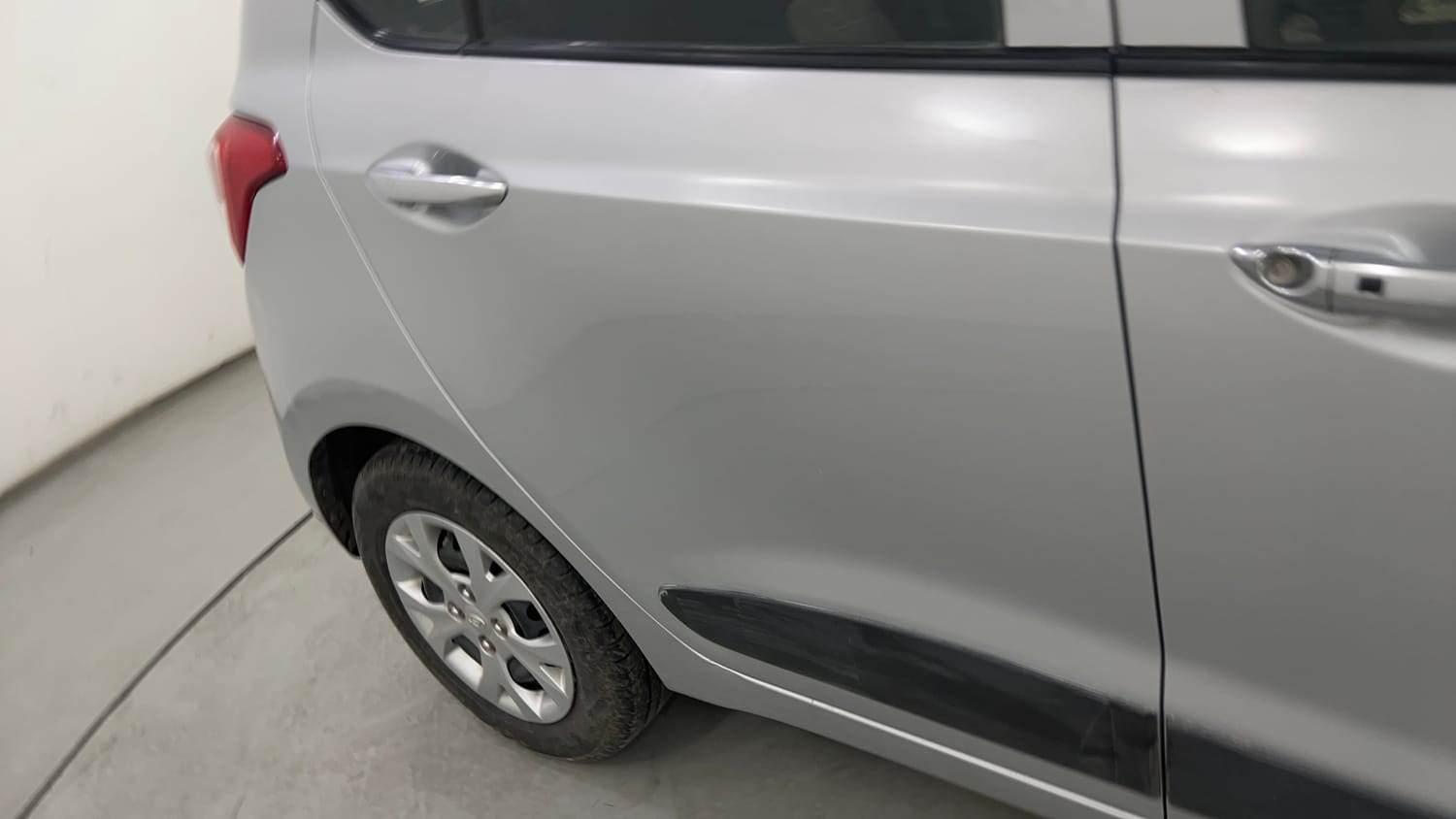 Used 2014 Hyundai Grand i10 Sportz 1.2 Kappa VTVT Petrol Manual dents MINOR SCRATCH
