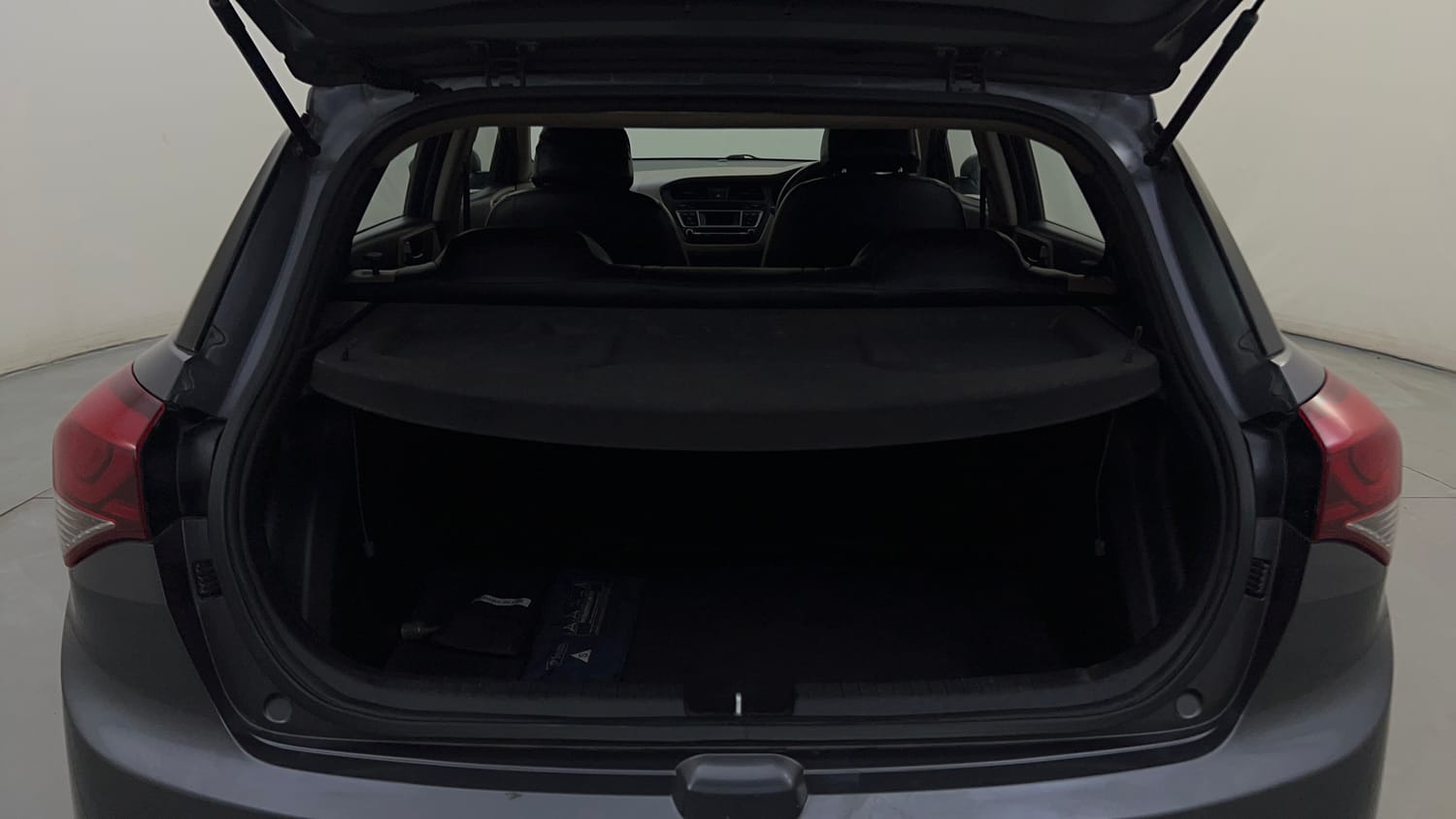 Used 2018 Hyundai Elite i20 Sportz 1.2 Petrol Manual interior DICKY INSIDE VIEW