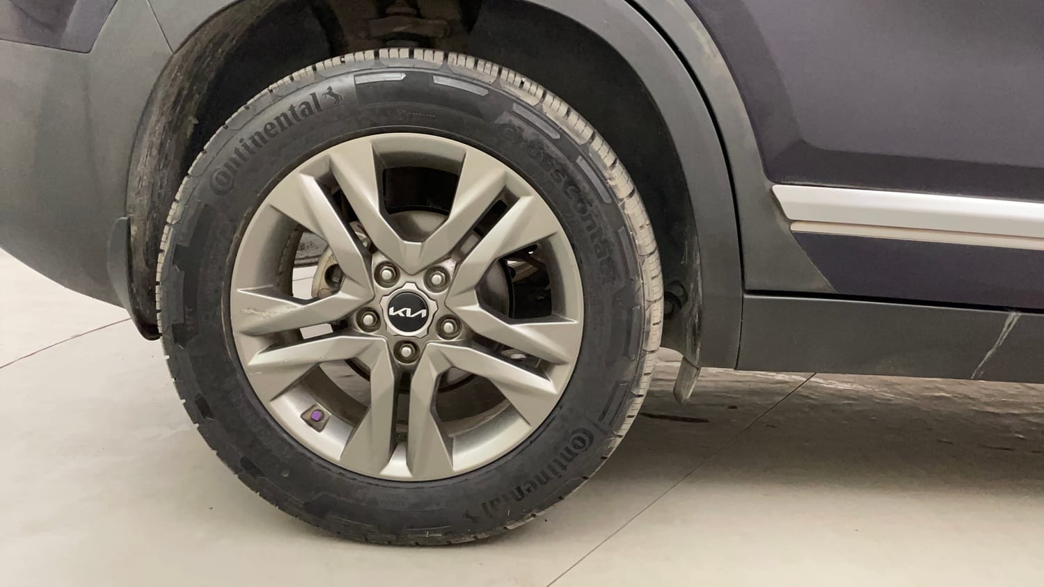 Used 2023 kia Seltos HTX 1.5 Petrol IVT Petrol Automatic tyres RIGHT REAR TYRE RIM VIEW