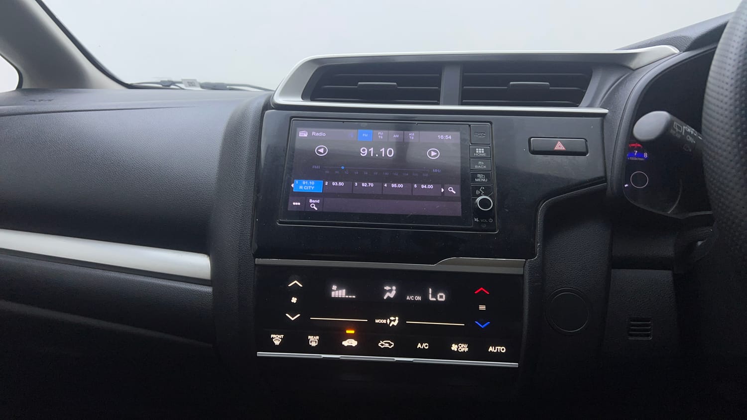 Used 2017 Honda WR-V VX MT Petrol Petrol Manual top_features Integrated (in-dash) music system