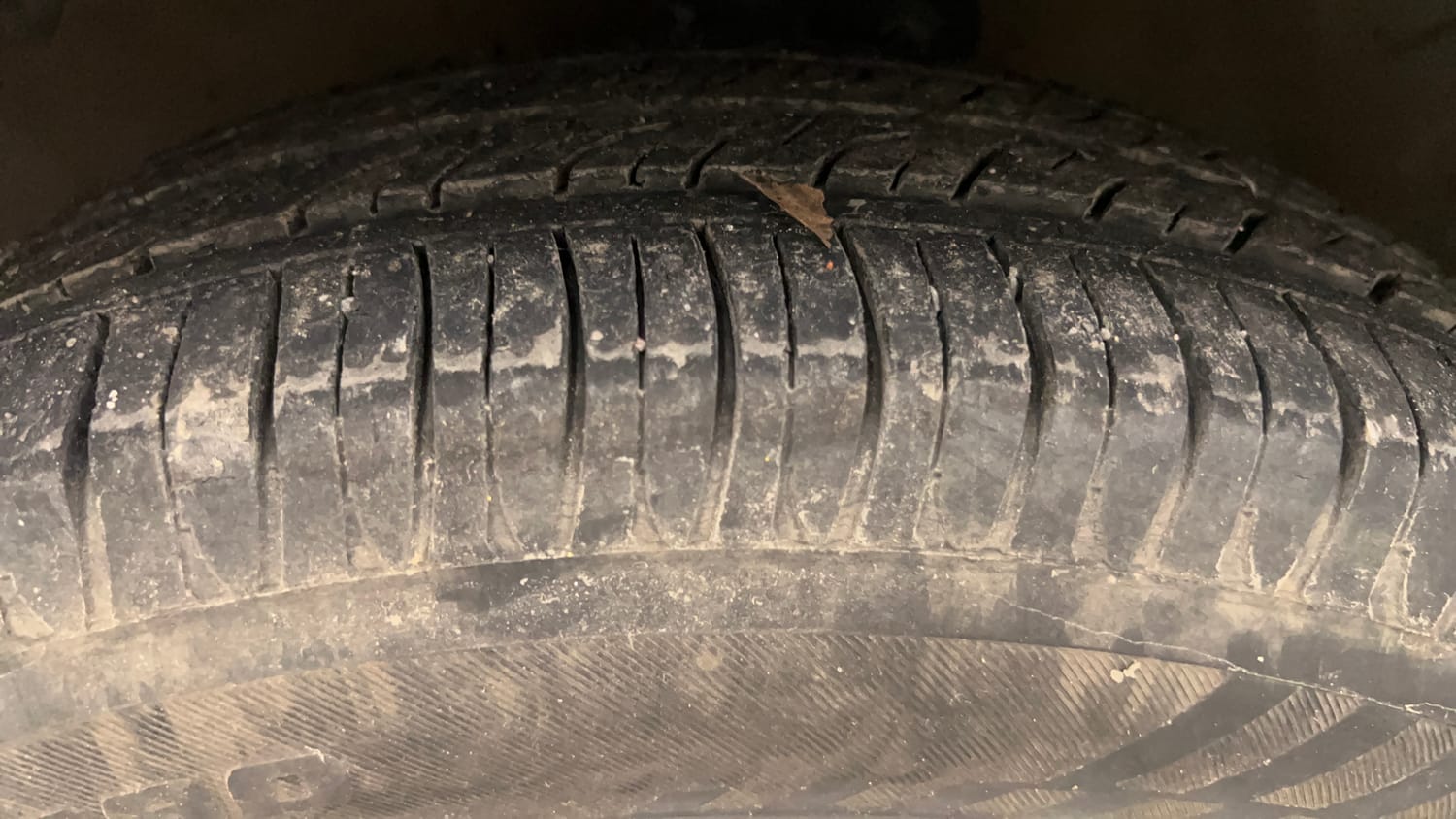 Used 2016 Maruti Suzuki Celerio VXi AMT Petrol Automatic tyres LEFT FRONT TYRE TREAD VIEW