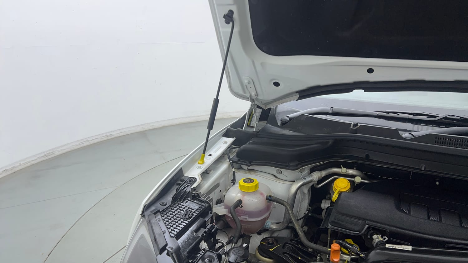 Used 2025 Mahindra XUV 3XO AX5 1.2 Petrol Petrol Manual engine ENGINE RIGHT SIDE HINGE & APRON VIEW