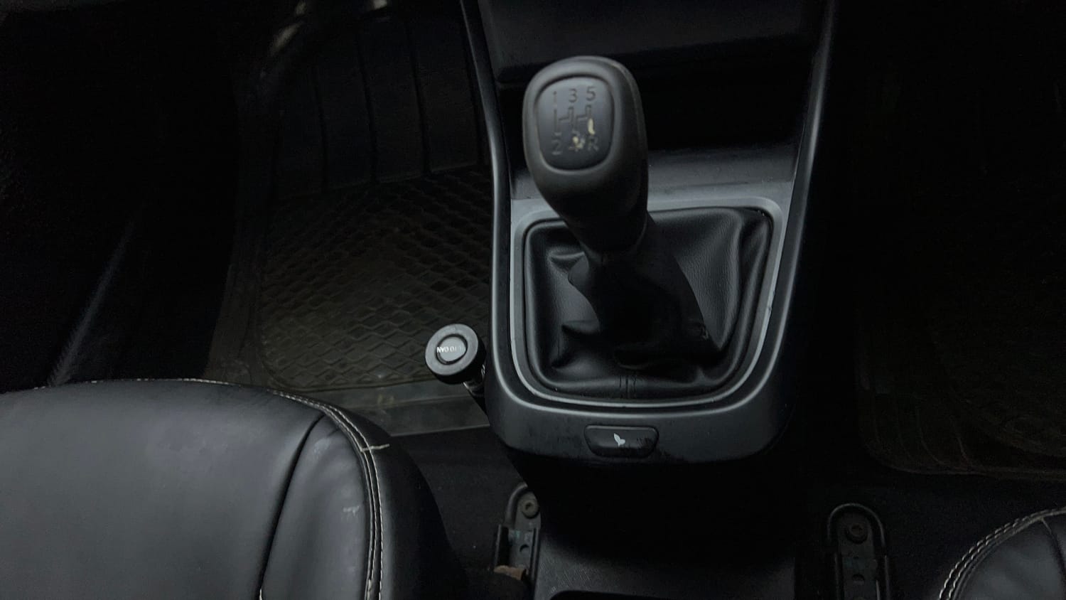 Used 2022 Tata Altroz XE Petrol Petrol Manual interior GEAR  KNOB VIEW