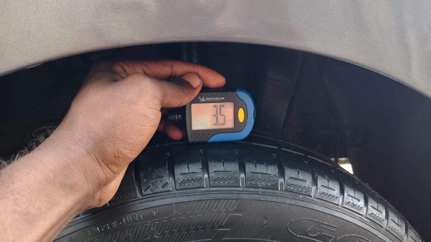 Used 2017 Hyundai Grand i10 Sportz (O) 1.2 Kappa VTVT Petrol Manual tyres LEFT REAR TYRE TREAD VIEW