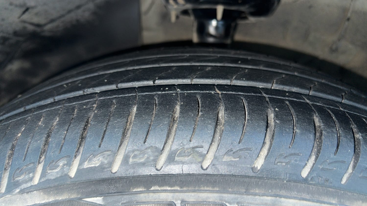 Used 2023 Kia Sonet HTX 1.0 DCT Petrol Automatic tyres LEFT FRONT TYRE TREAD VIEW
