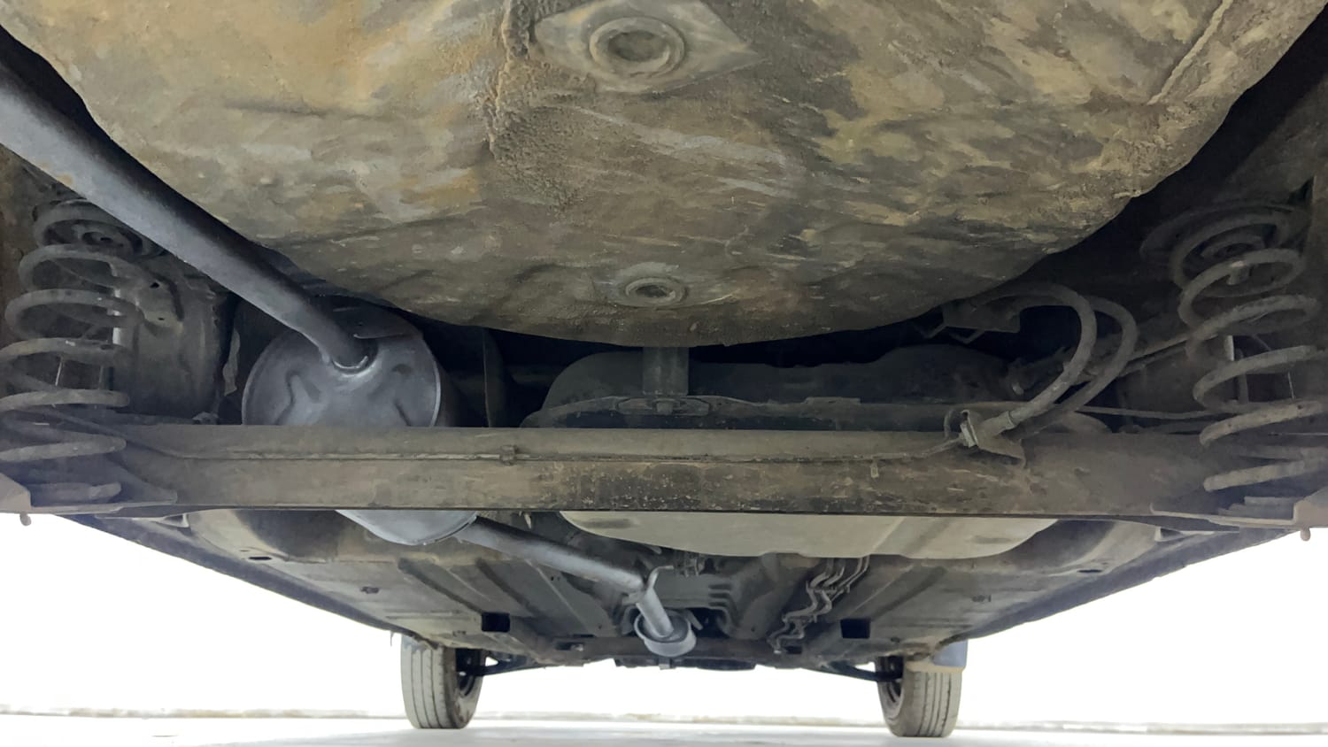 Used 2015 Renault Kwid RXT Petrol Manual extra REAR UNDERBODY VIEW (TAKEN FROM REAR)