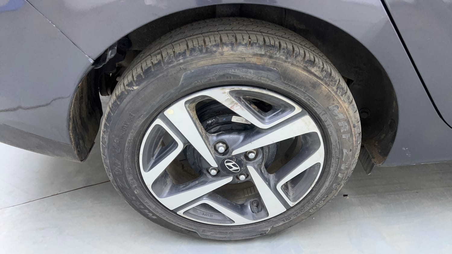 Used 2020 Hyundai Aura SX 1.2 (O) Petrol Petrol Manual tyres RIGHT REAR TYRE RIM VIEW