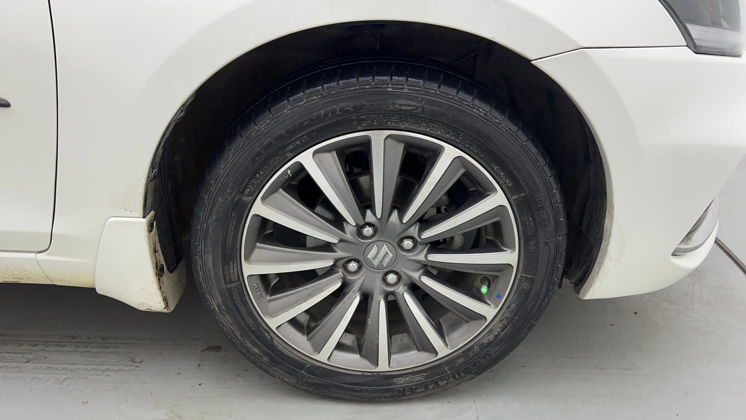 Used 2022 Maruti Suzuki Ciaz Alpha 1.5 AT Petrol Automatic tyres RIGHT FRONT TYRE RIM VIEW
