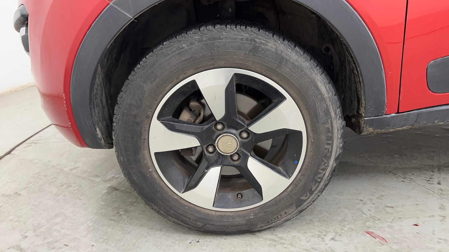 Used 2018 Tata Nexon XZA Plus Petrol Petrol Automatic tyres LEFT FRONT TYRE RIM VIEW
