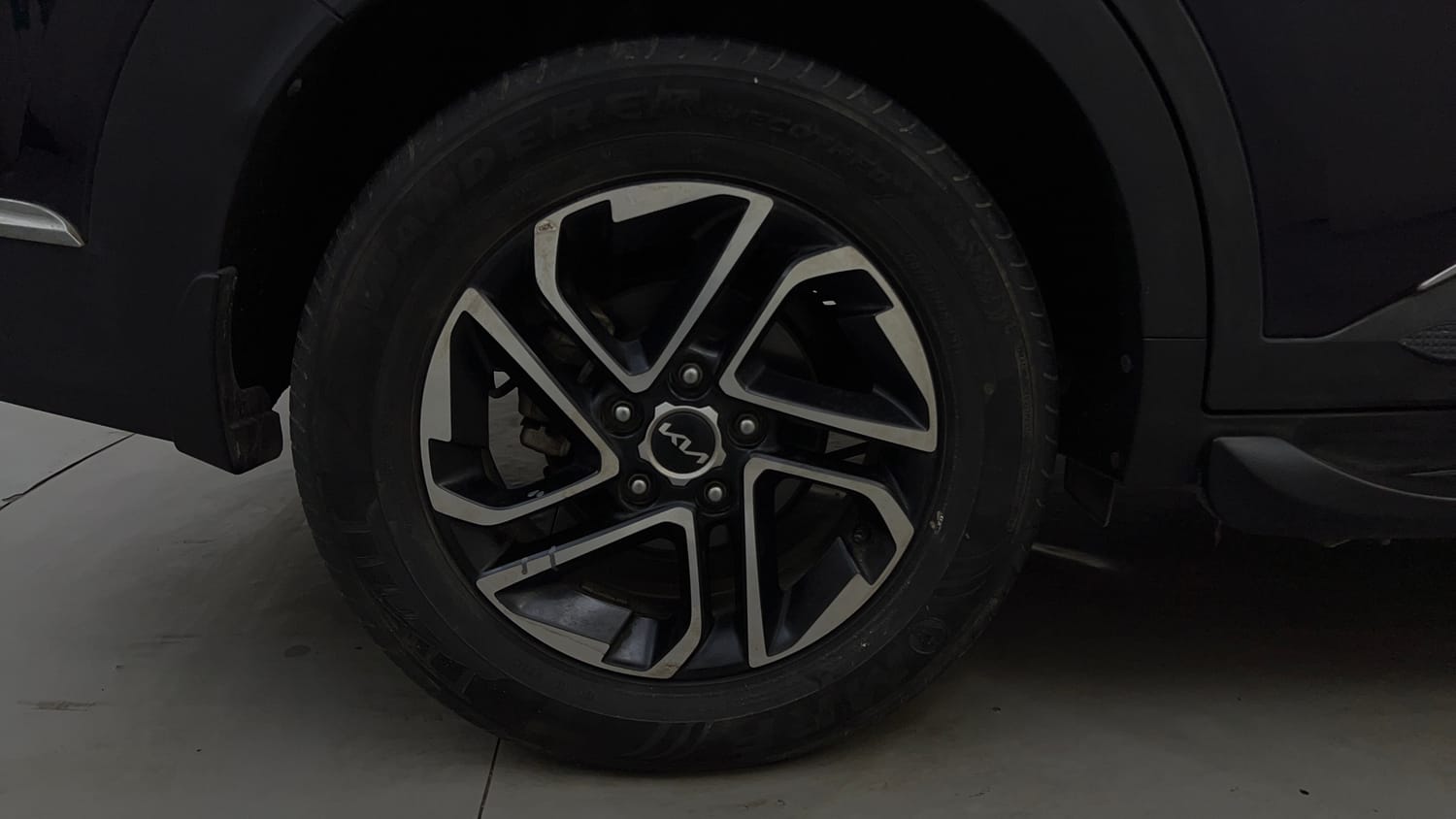 Used 2022 Kia Carens Prestige Plus 1.4 Petrol MT 7 STR Petrol Manual tyres RIGHT REAR TYRE RIM VIEW