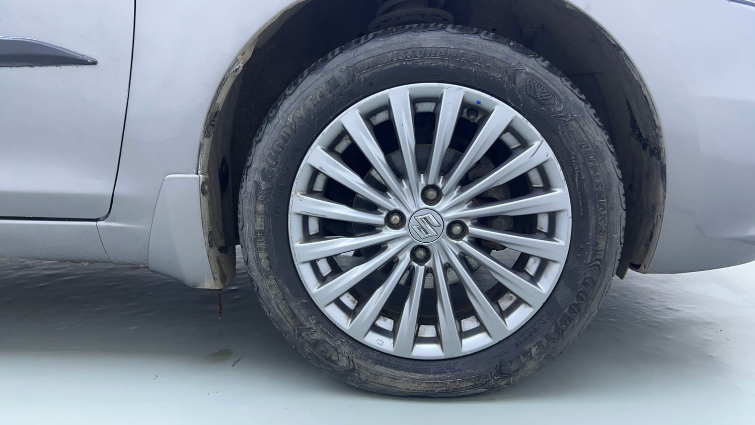 Used 2017 Maruti Suzuki Ciaz ZXI+ Petrol Manual tyres RIGHT FRONT TYRE RIM VIEW