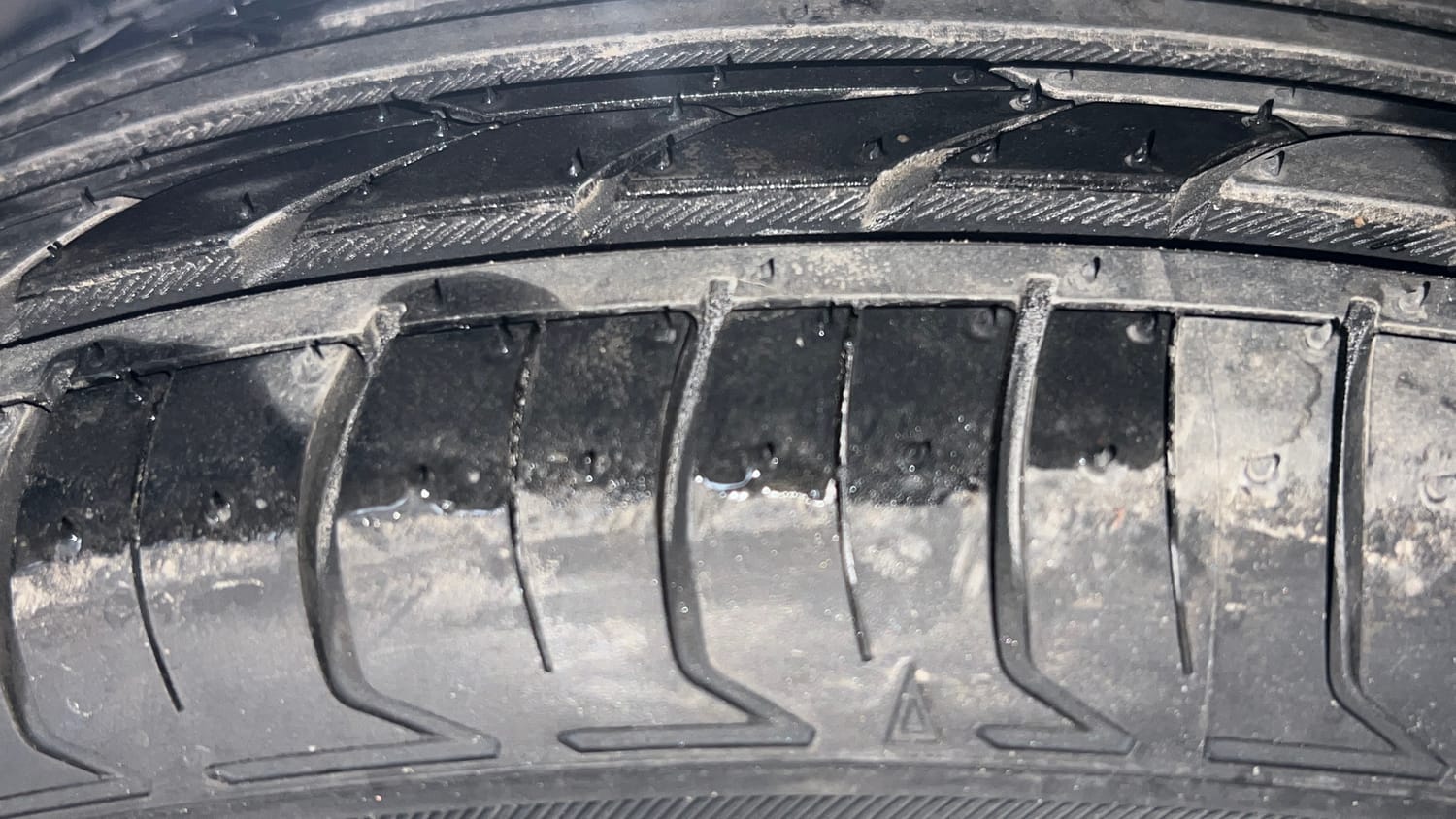 Used 2016 Hyundai Grand i10 Magna 1.2 Kappa VTVT Petrol Manual tyres RIGHT FRONT TYRE TREAD VIEW