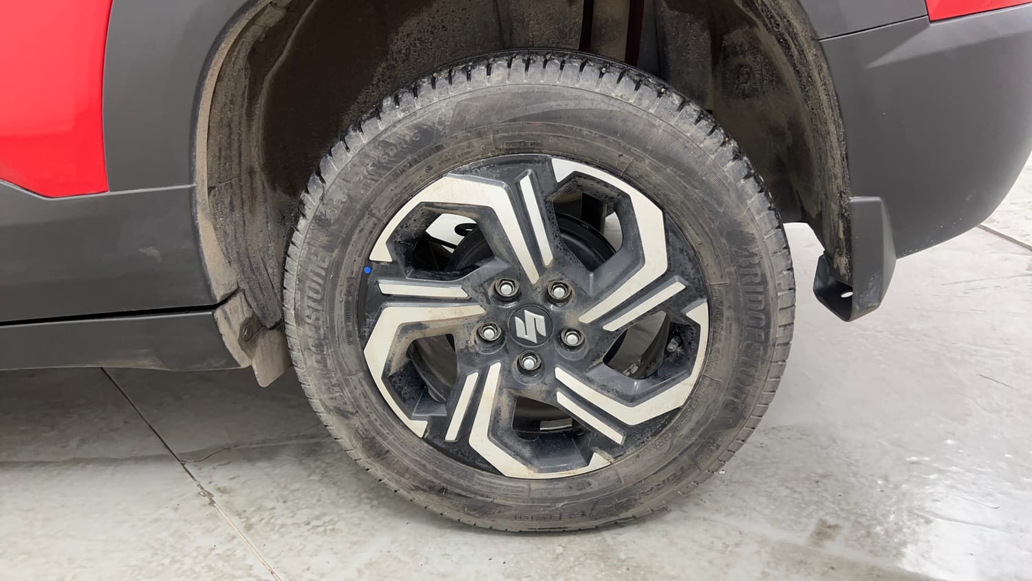 Used 2025 Maruti Suzuki Brezza ZXi Plus AT Petrol Automatic tyres LEFT REAR TYRE RIM VIEW