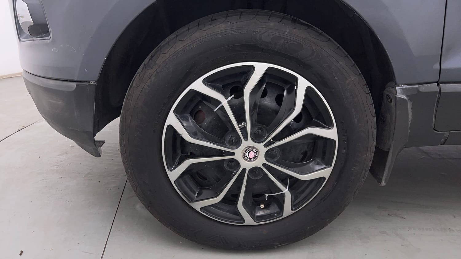 Used 2016 Ford EcoSport Trend 1.5L Ti-VCT Petrol Manual tyres LEFT FRONT TYRE RIM VIEW