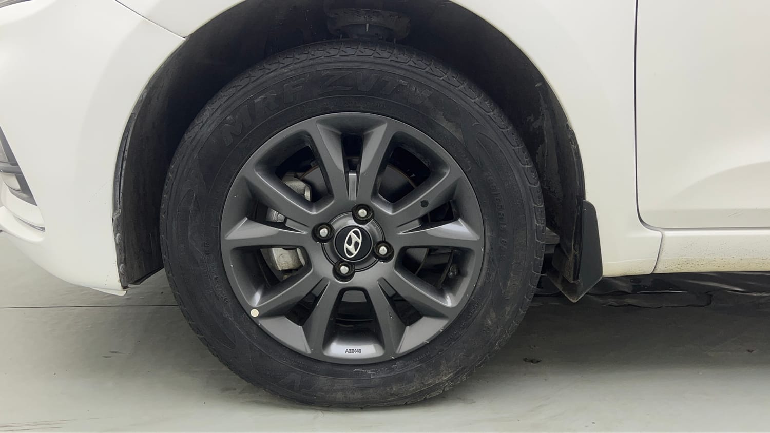 Used 2019 Hyundai Elite i20 Sportz Plus 1.2 Petrol Manual tyres LEFT FRONT TYRE RIM VIEW
