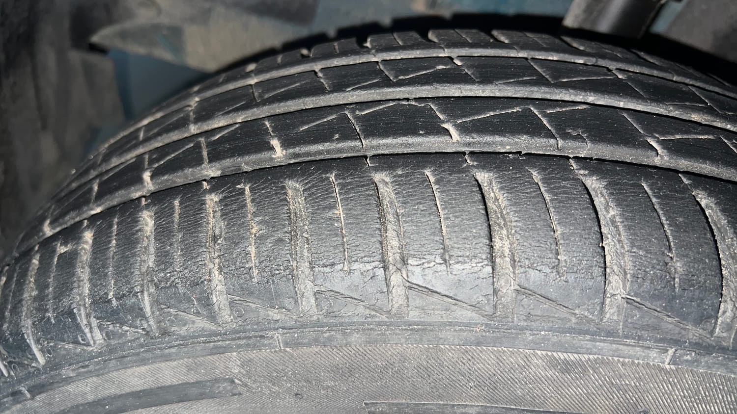 Used 2020 Renault Kwid RXT 1.0 Opt Petrol Manual tyres LEFT FRONT TYRE TREAD VIEW