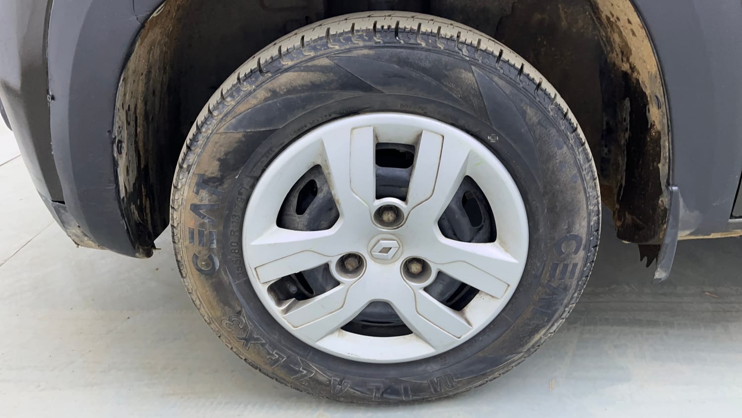 Used 2015 Renault Kwid RXT Petrol Manual tyres LEFT FRONT TYRE RIM VIEW