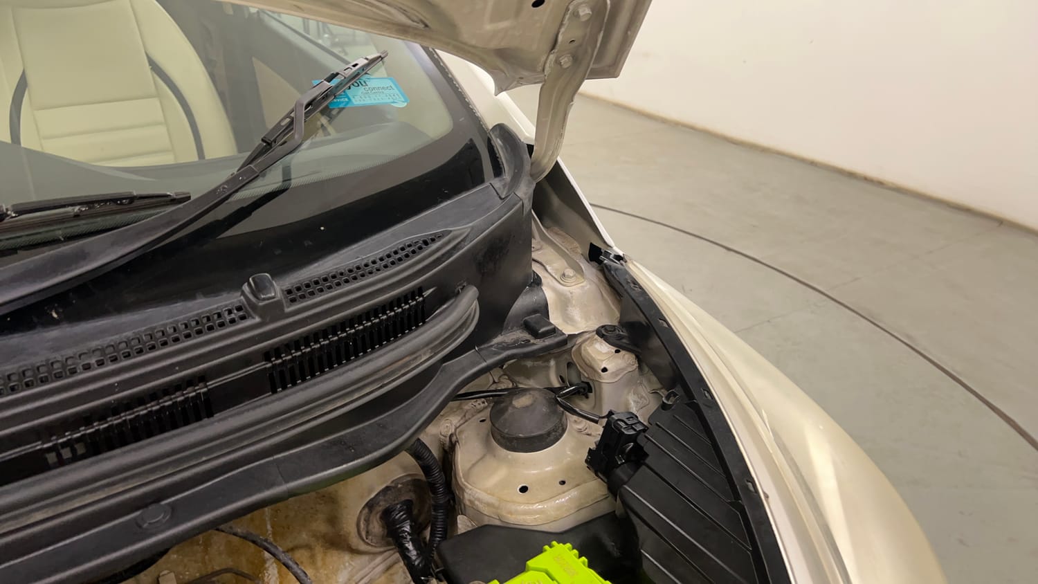 Used 2018 Hyundai Eon Era + Petrol Manual engine ENGINE LEFT SIDE HINGE & APRON VIEW