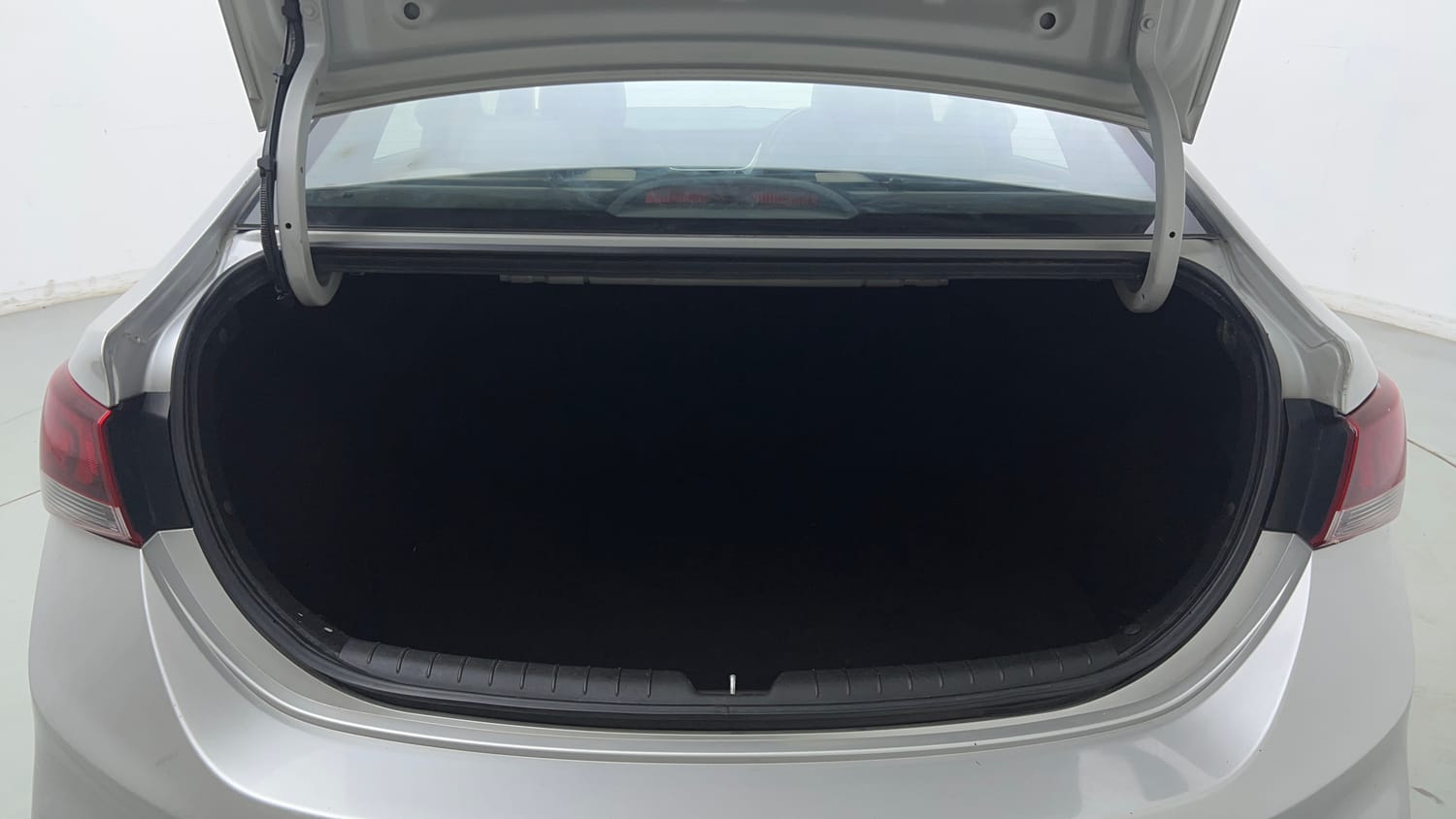 Used 2017 Hyundai Verna SX (O) 1.6 VTVT AT Petrol Automatic interior DICKY INSIDE VIEW