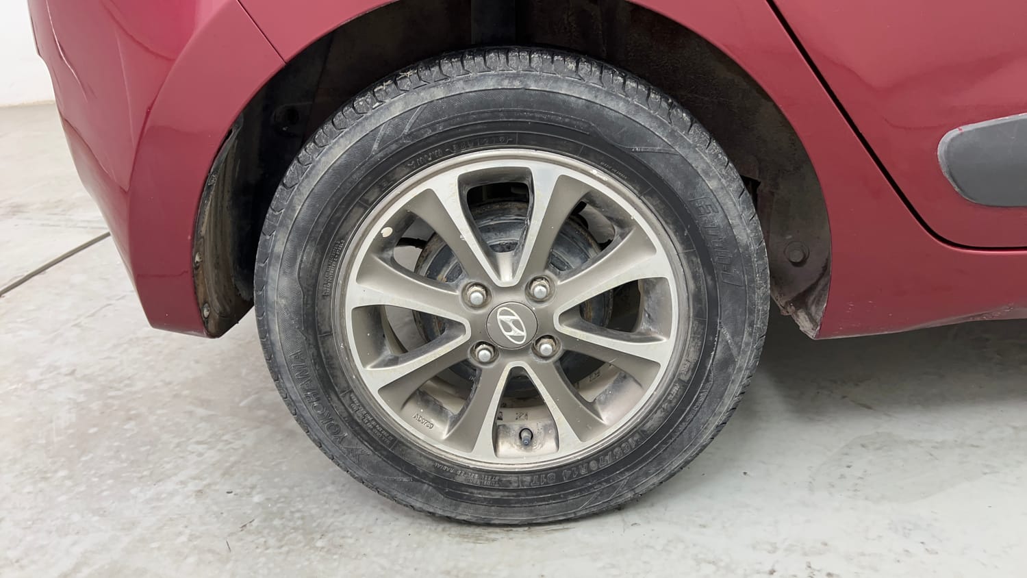 Used 2013 Hyundai Grand i10 Asta 1.2 Kappa VTVT (O) Petrol Manual tyres RIGHT REAR TYRE RIM VIEW