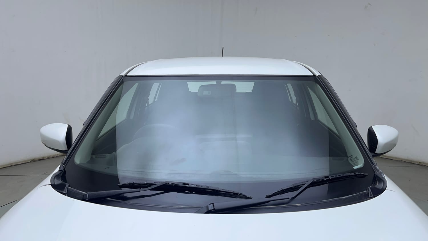 Used 2025 Maruti Suzuki Swift VXi (O) AMT Petrol Automatic exterior FRONT WINDSHIELD VIEW
