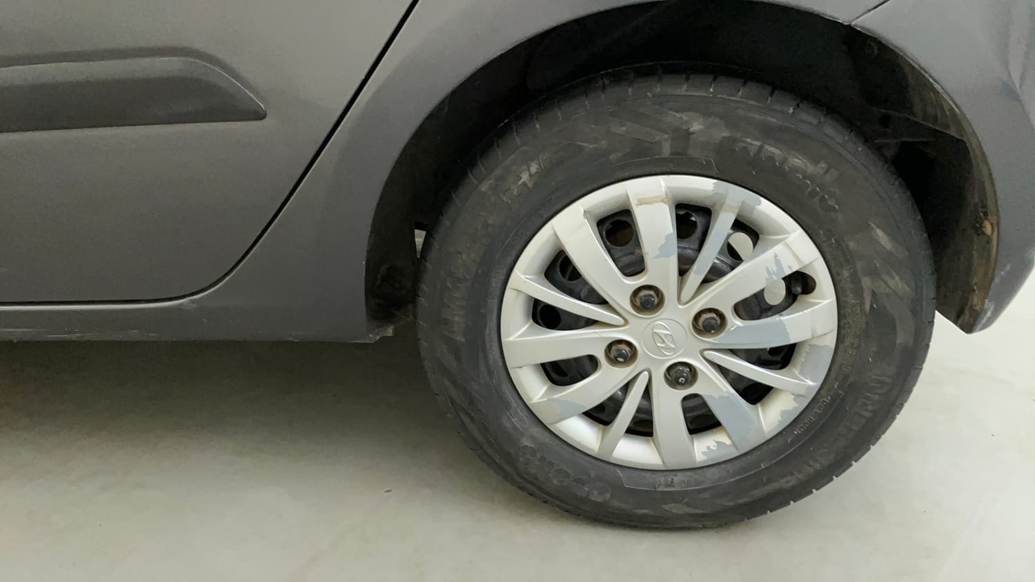 Used 2013 Hyundai i10 Magna 1.2 Kappa2 Petrol Manual tyres LEFT REAR TYRE RIM VIEW