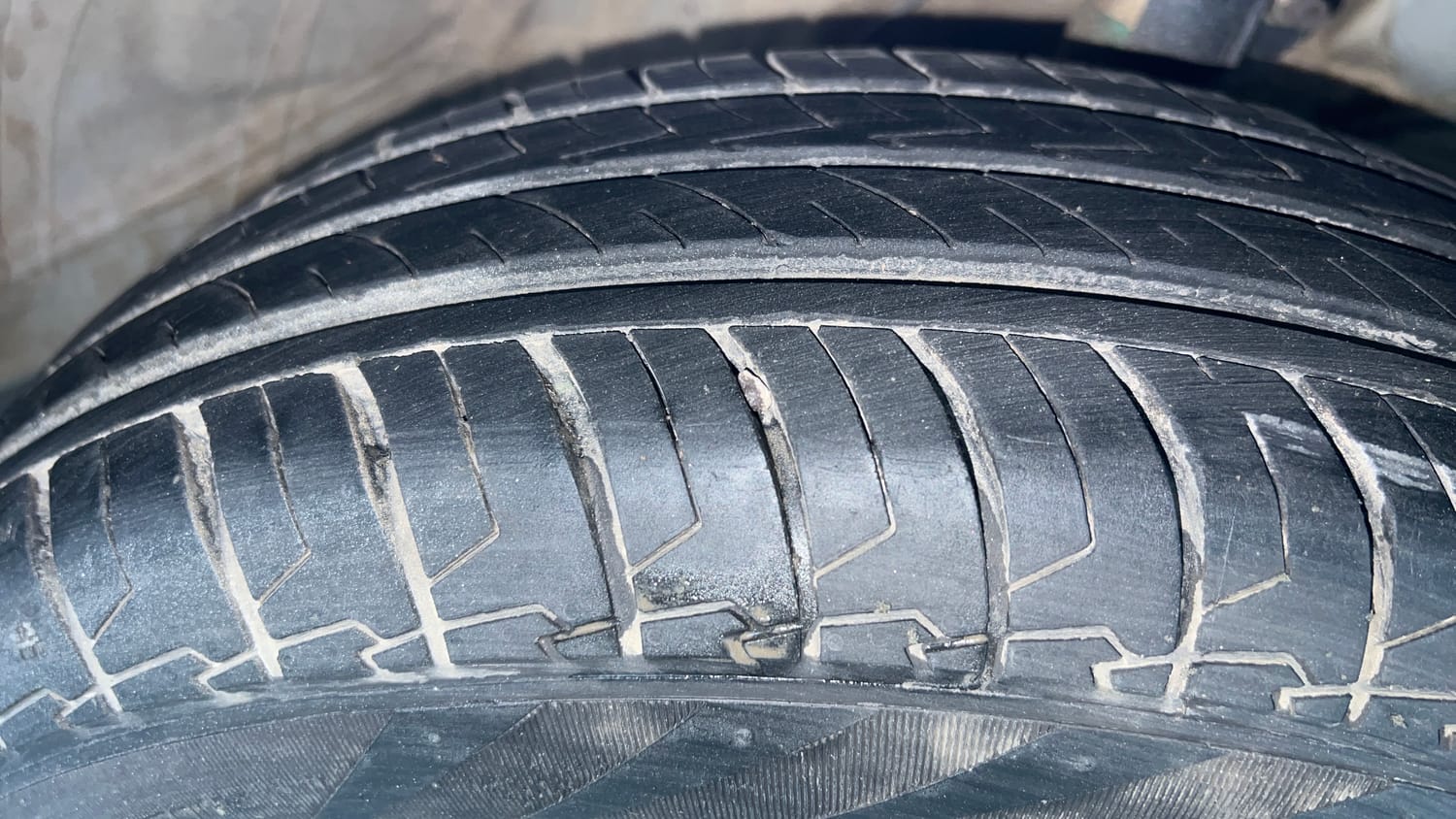 Used 2023 Maruti Suzuki Swift LXi Petrol Manual tyres RIGHT FRONT TYRE TREAD VIEW