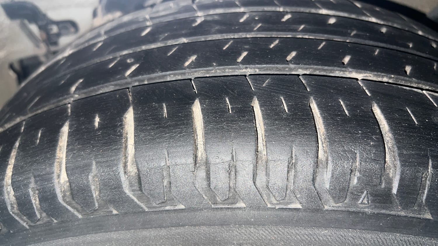 Used 2017 Hyundai Verna SX (O) 1.6 VTVT AT Petrol Automatic tyres LEFT REAR TYRE TREAD VIEW