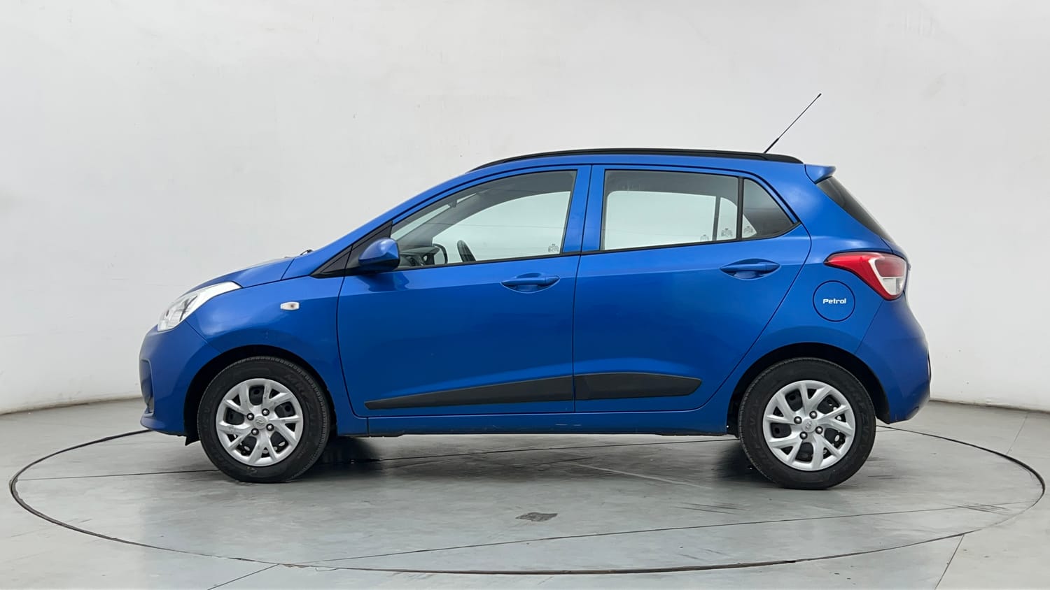 Used 2019 Hyundai Grand i10 Magna 1.2 Kappa VTVT Petrol Manual exterior LEFT SIDE VIEW