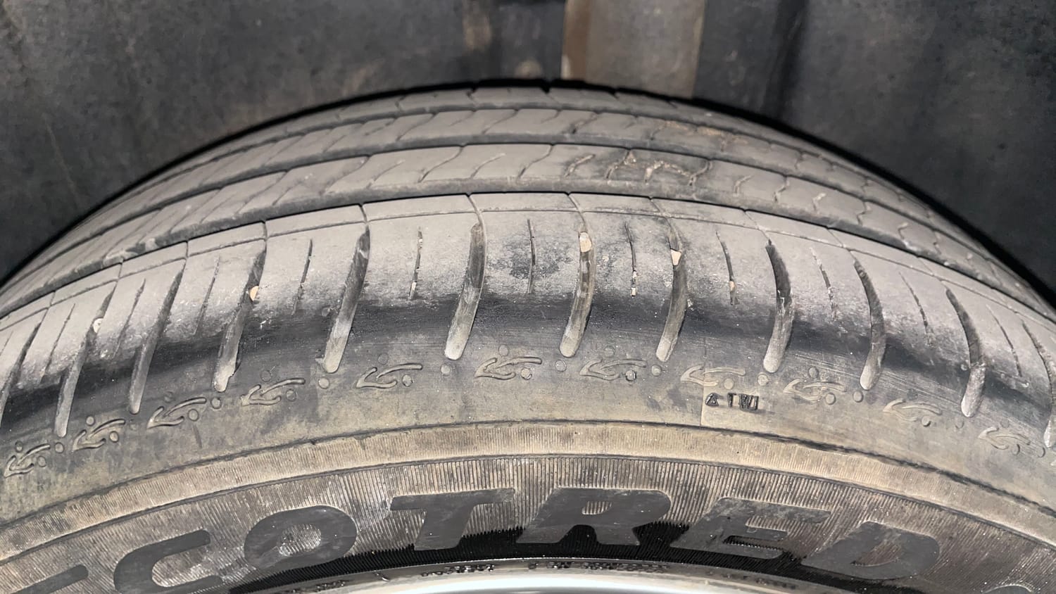 Used 2023 Volkswagen Virtus Highline 1.0 TSI MT Petrol Manual tyres LEFT REAR TYRE TREAD VIEW