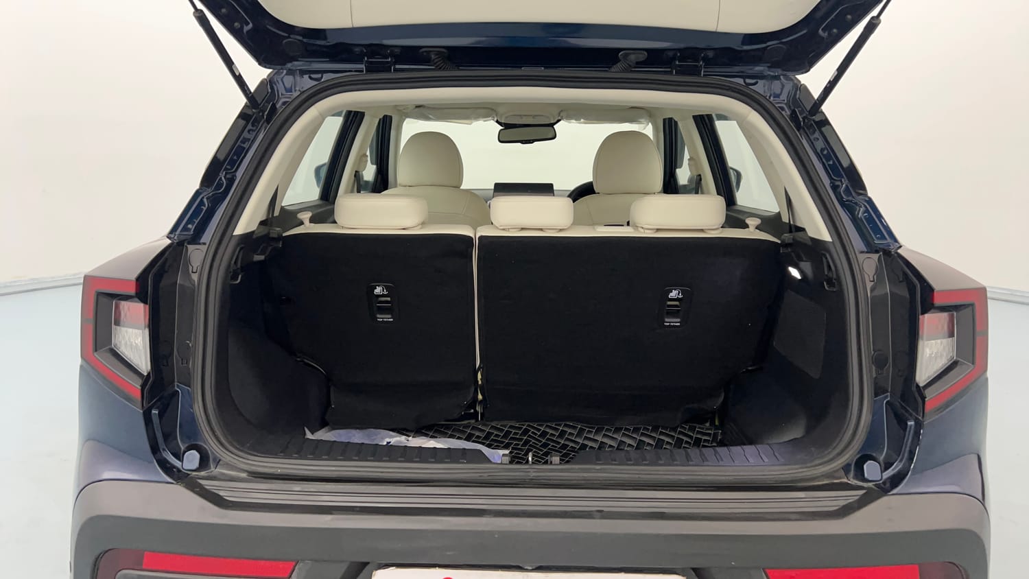 Used 2025 Mahindra XUV 3XO AX7 1.2 Petrol AT Petrol Automatic interior DICKY INSIDE VIEW