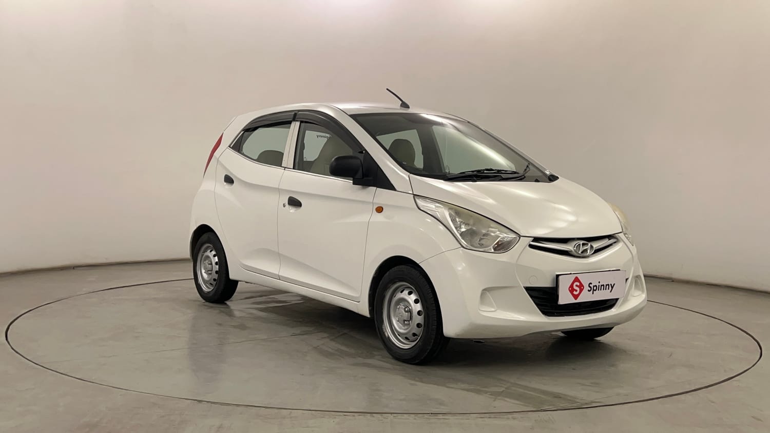 Used 2018 Hyundai Eon Era + Petrol Manual exterior RIGHT FRONT CORNER VIEW