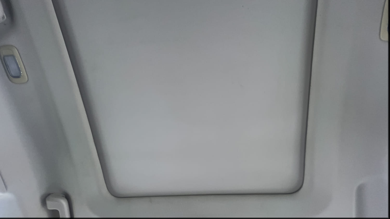 Used 2022 Mahindra XUV700 AX 5 Petrol MT 7 STR Petrol Manual top_features Sunroof