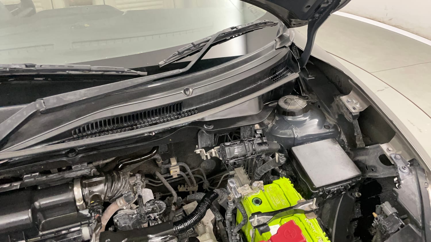 Used 2019 Maruti Suzuki Dzire ZXi AMT Petrol Automatic engine ENGINE LEFT SIDE HINGE & APRON VIEW