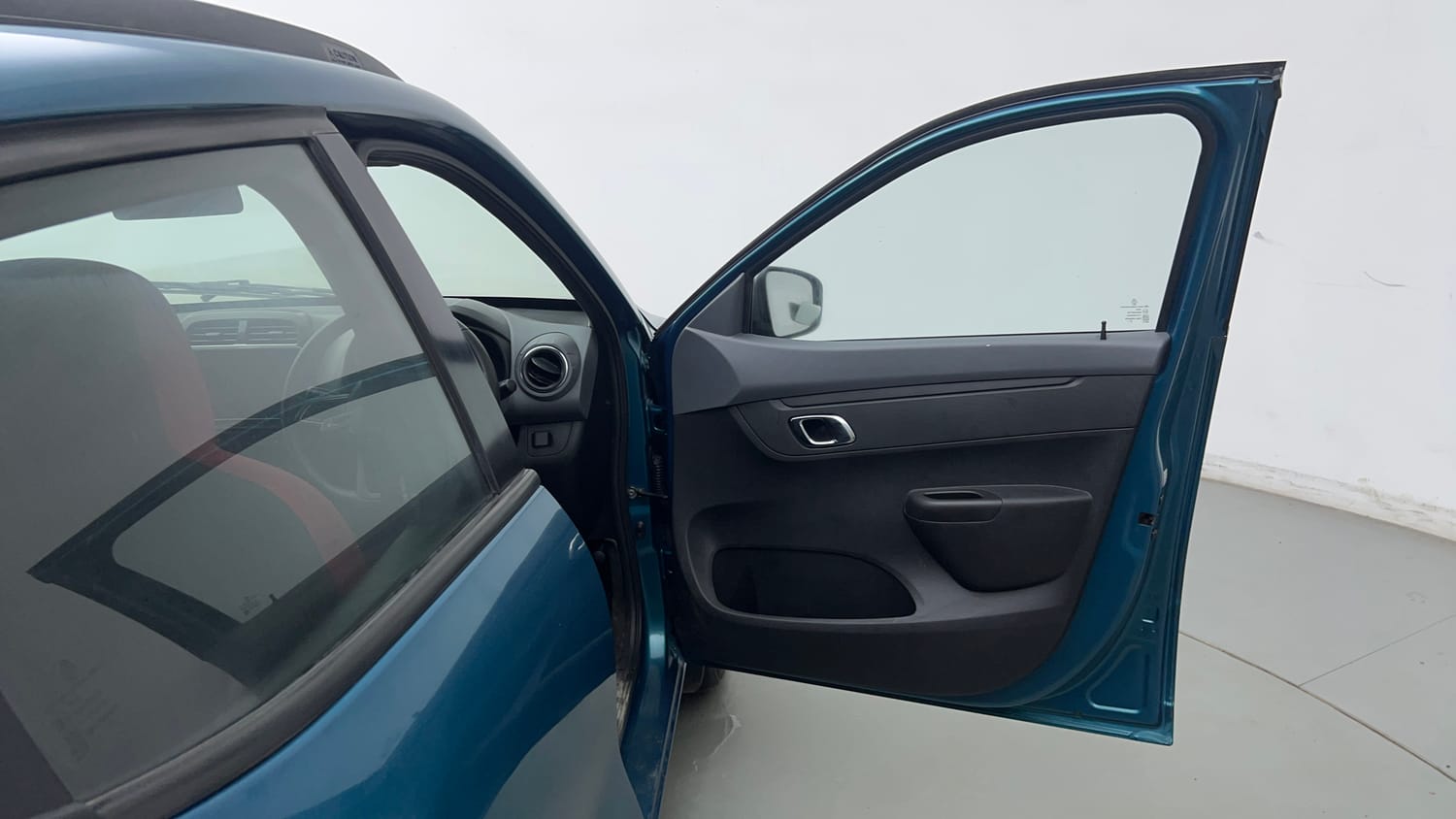 Used 2020 Renault Kwid RXT 1.0 Opt Petrol Manual interior RIGHT FRONT DOOR OPEN VIEW