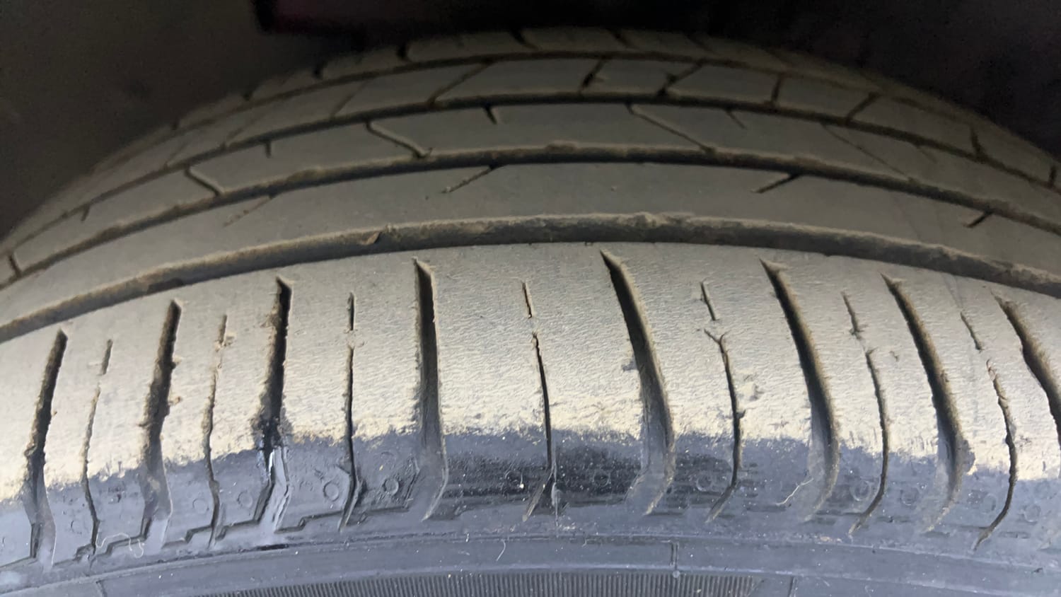 Used 2022 Hyundai Venue SX (O) 1.5 CRDi Diesel Manual tyres LEFT FRONT TYRE TREAD VIEW