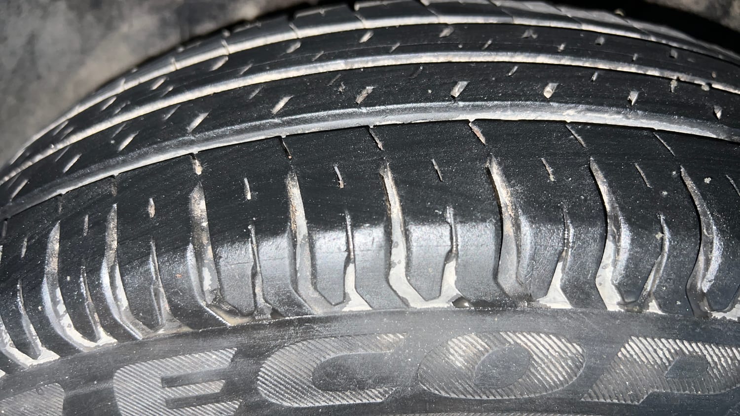 Used 2022 Tata Altroz XE Petrol Petrol Manual tyres RIGHT REAR TYRE TREAD VIEW