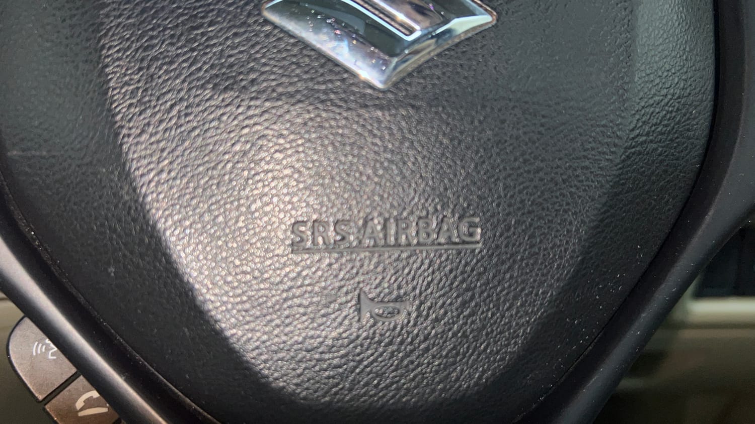 Used 2020 Maruti Suzuki Ciaz Alpha Hybrid 1.5 Petrol Manual top_features Airbags