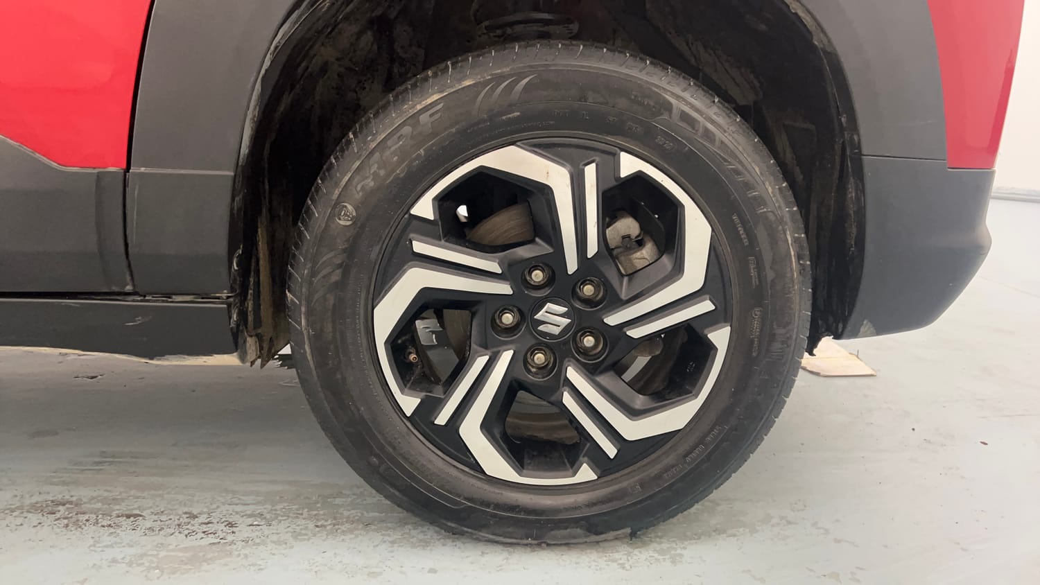 Used 2022 Maruti Suzuki Brezza Zxi Plus Dual Tone Petrol Manual tyres RIGHT FRONT TYRE RIM VIEW