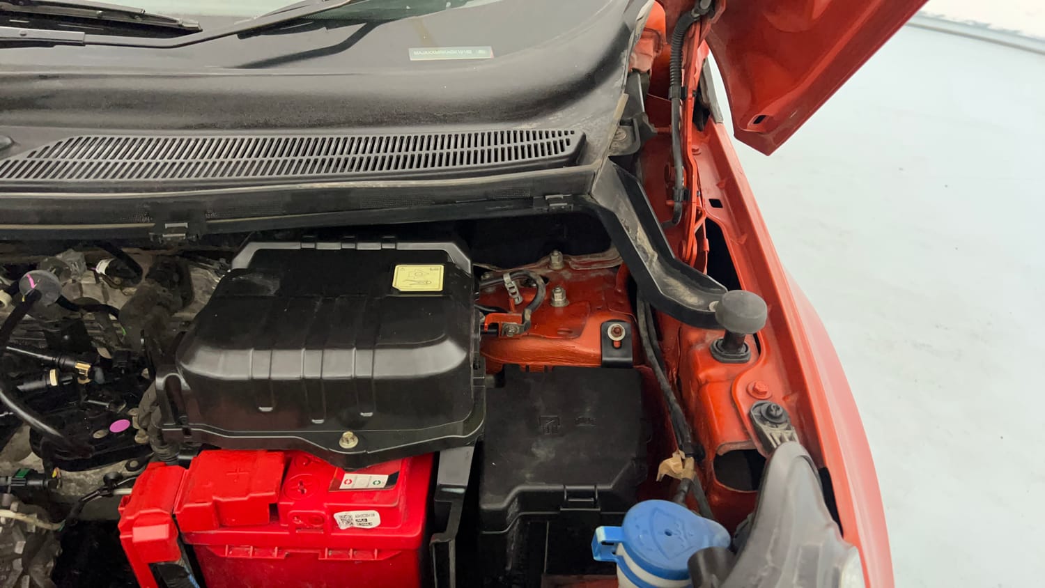 Used 2016 Ford EcoSport Titanium 1.5L TDCi Diesel Manual engine ENGINE LEFT SIDE HINGE & APRON VIEW