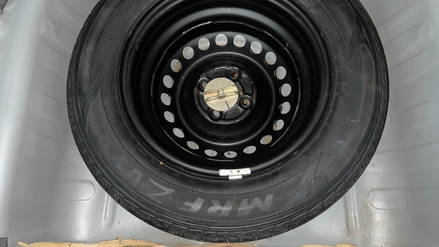 Used 2021 Honda Amaze 1.2 V MT Petrol Petrol Manual tyres SPARE TYRE VIEW