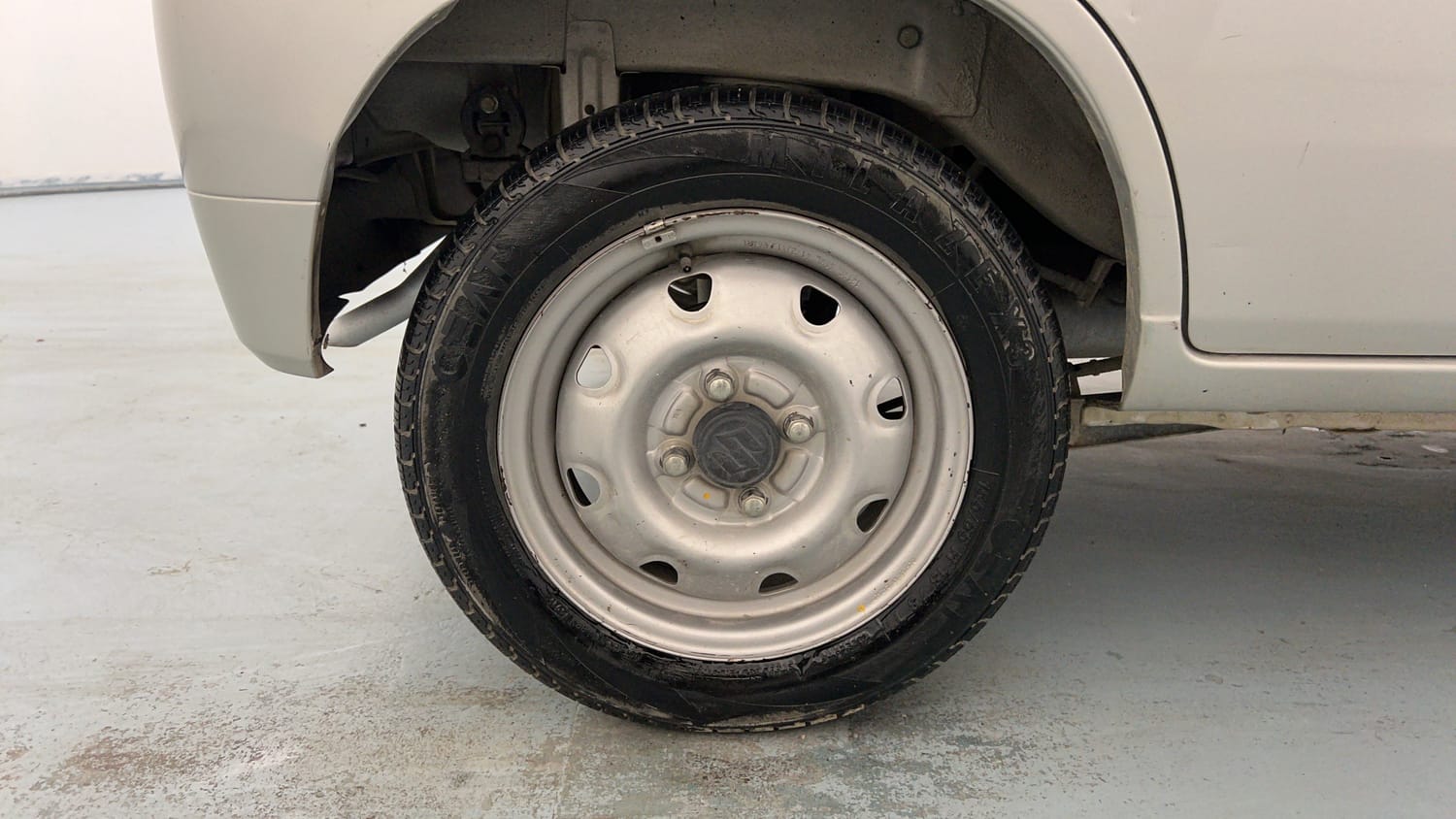 Used 2013 Maruti Suzuki Alto K10 LXi Petrol Manual tyres RIGHT REAR TYRE RIM VIEW
