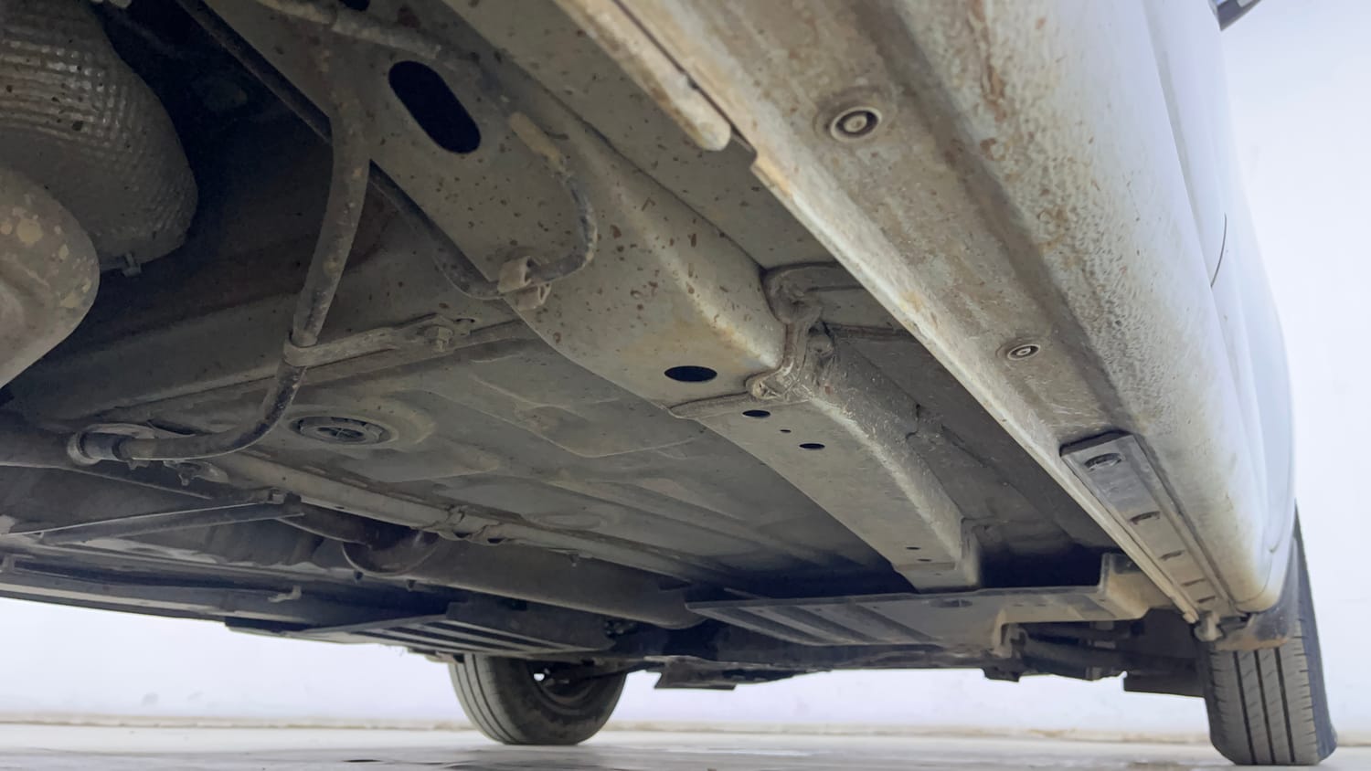 Used 2025 Maruti Suzuki Swift VXi (O) AMT Petrol Automatic extra REAR RIGHT UNDERBODY VIEW