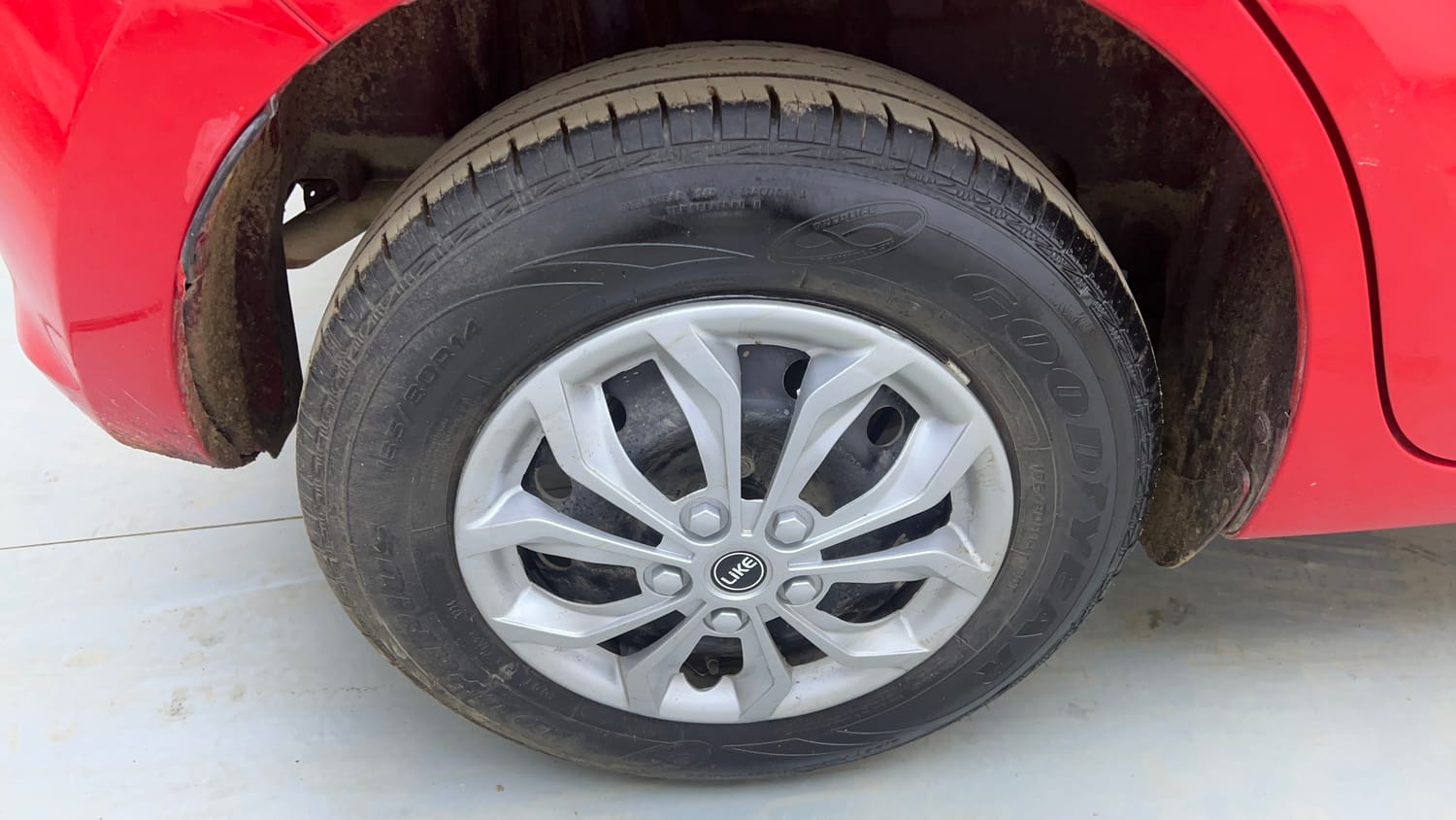 Used 2019 Maruti Suzuki Swift VDi Diesel Manual tyres RIGHT REAR TYRE RIM VIEW