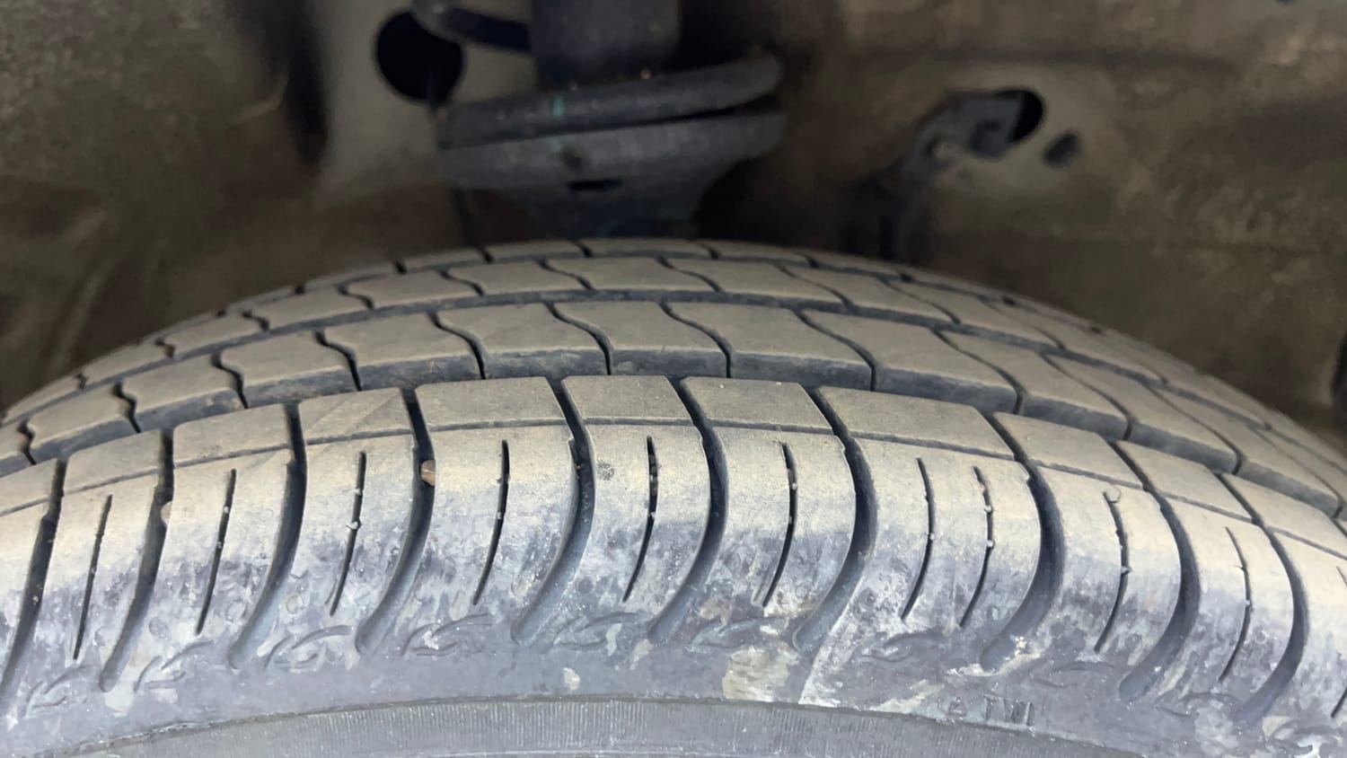 Used 2019 Maruti Suzuki Wagon R 1.0 VXI AMT (O) Petrol Automatic tyres RIGHT FRONT TYRE TREAD VIEW