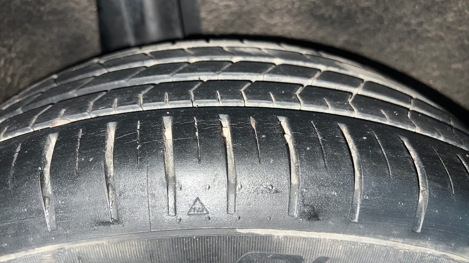 Used 2018 Maruti Suzuki Baleno Alpha 1.2 Petrol Manual tyres RIGHT REAR TYRE TREAD VIEW