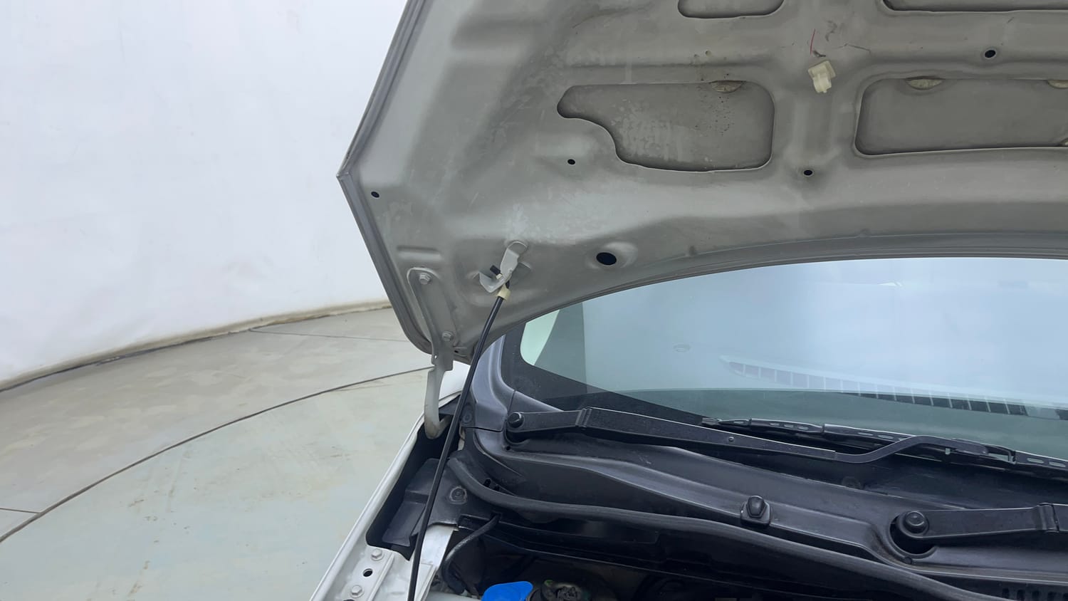 Used 2019 Maruti Suzuki Wagon R 1.0 VXI AMT (O) Petrol Automatic engine ENGINE RIGHT SIDE HINGE & APRON VIEW