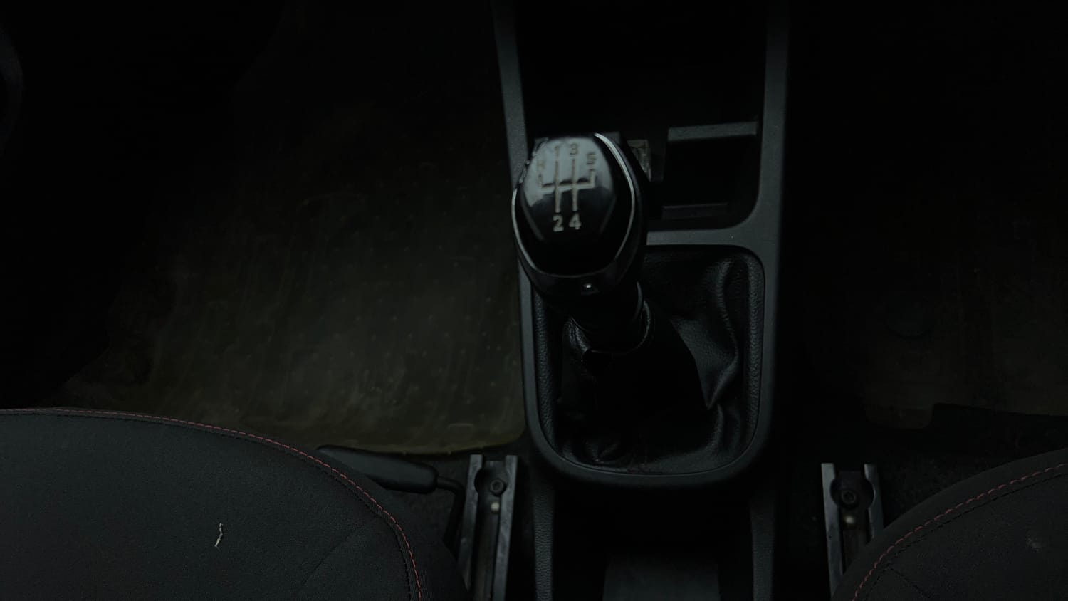 Used 2020 Renault Kwid RXT 1.0 Opt Petrol Manual interior GEAR  KNOB VIEW
