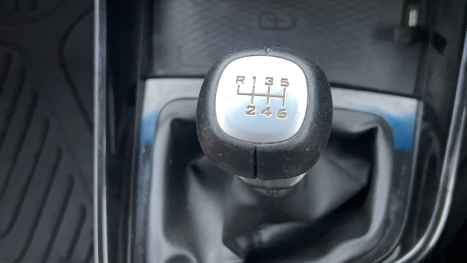 Used 2021 MG Motors Hector Plus Sharp 2.0 Diesel Turbo MT 6-STR Diesel Manual interior GEAR  KNOB VIEW